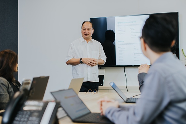 AUS - University spin-outs and commercialisation teams