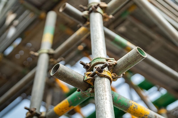 UK - Roofing and scaffolding contractors@2x