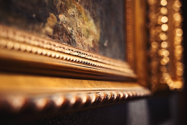 UK - Collectors of art, jewellery, antiques, wine, and other valuables